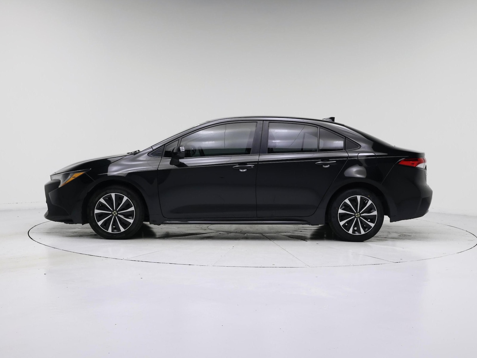 2022 Toyota Corolla LE - Photo 4