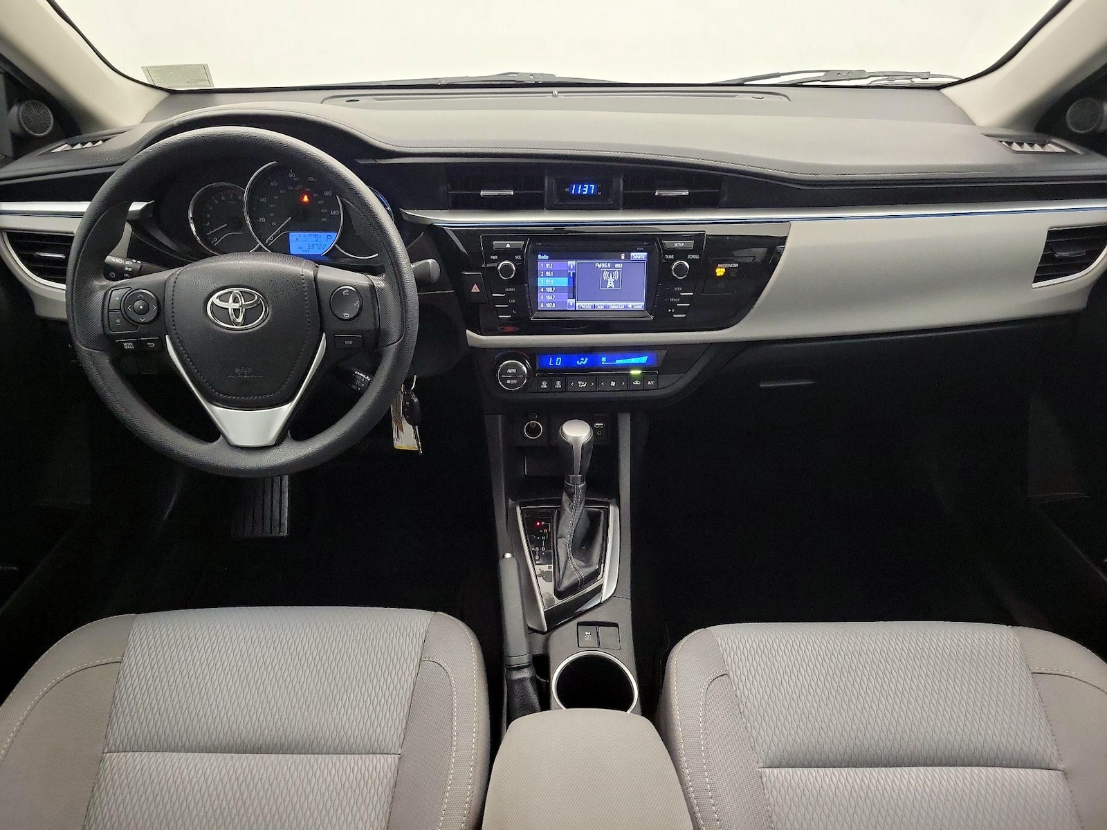 2016 Toyota Corolla LE - Photo 10