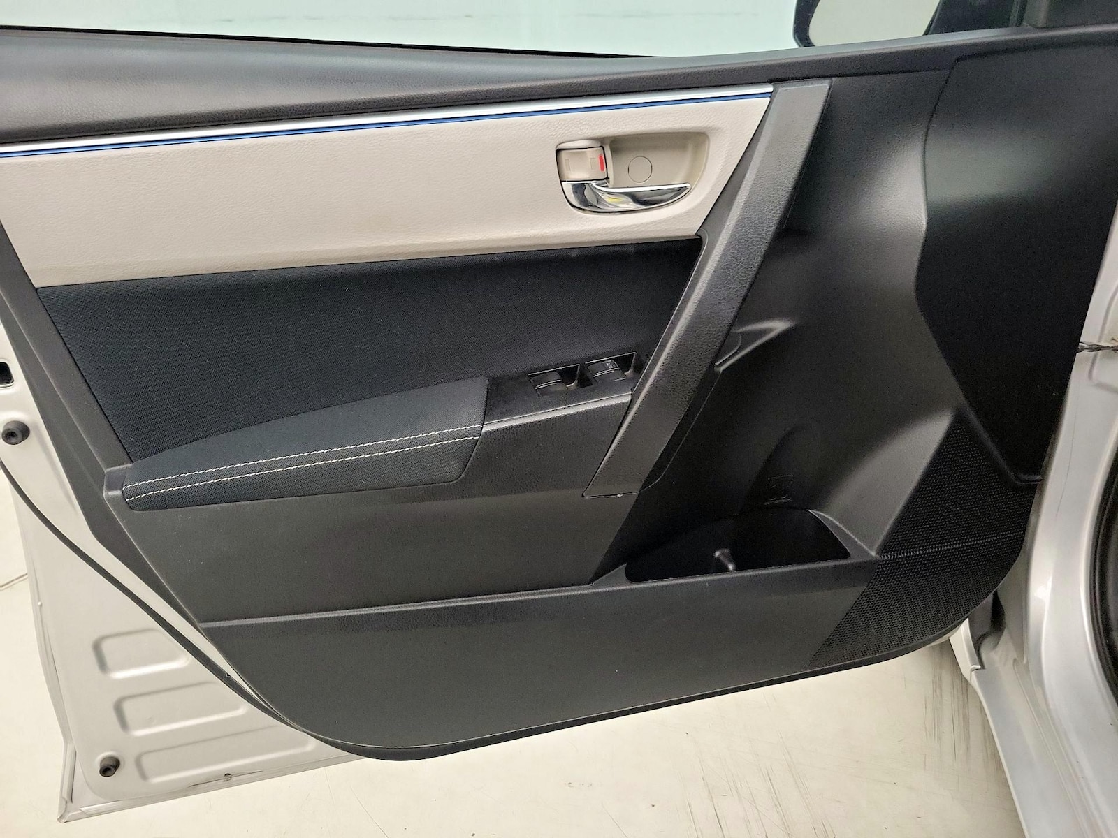 2016 Toyota Corolla LE - Photo 13