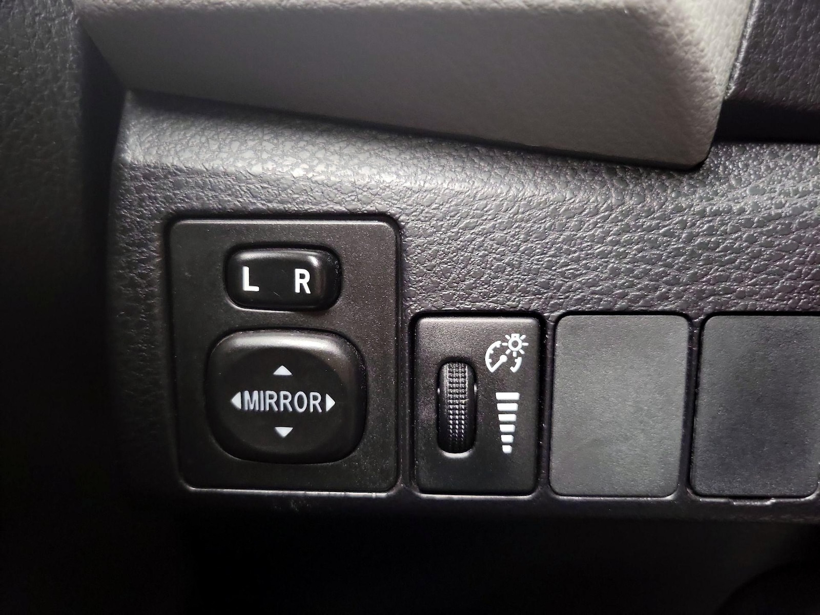 2016 Toyota Corolla LE - Photo 14