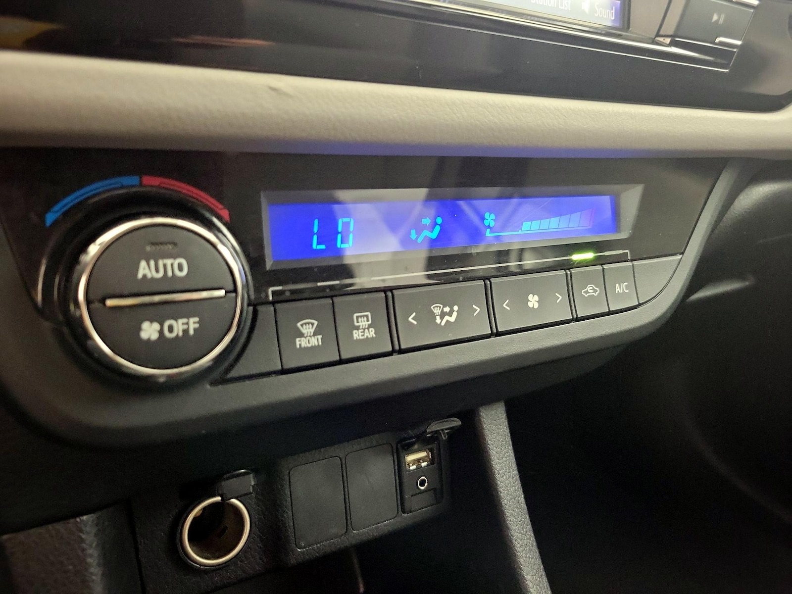 2016 Toyota Corolla LE - Photo 17