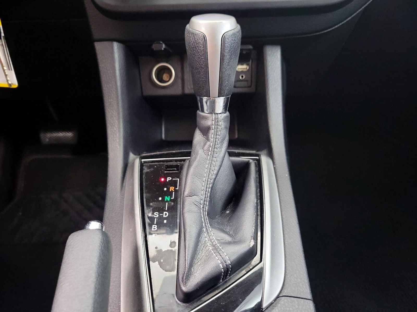 2016 Toyota Corolla LE - Photo 18