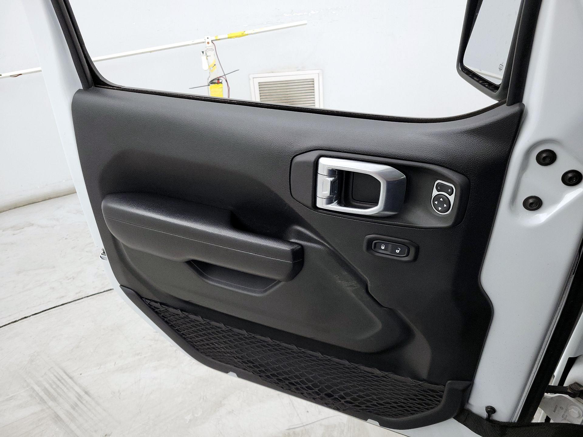 Thumbnail: 2021 Jeep Gladiator - 12