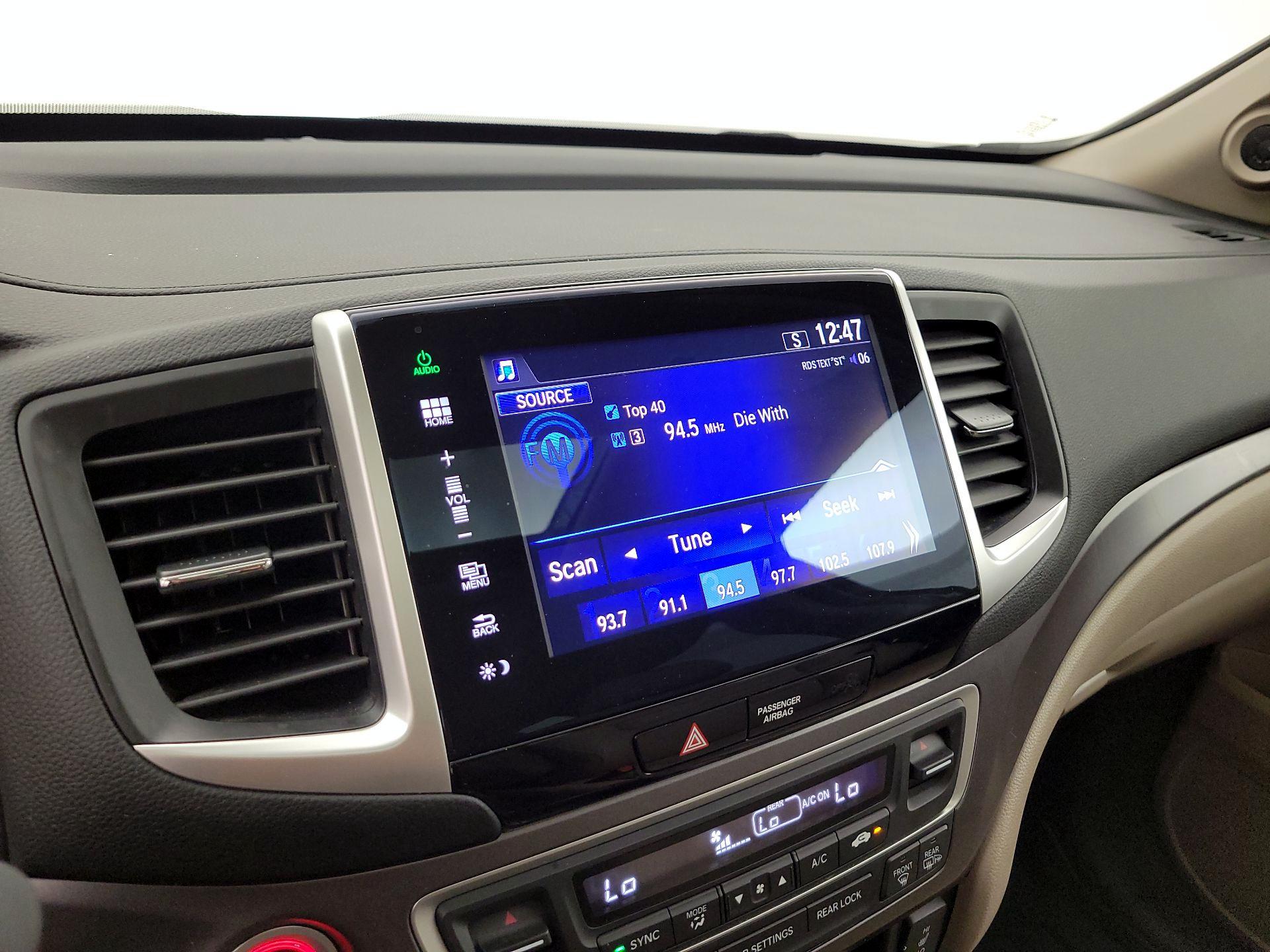 Thumbnail: 2016 Honda Pilot - 15
