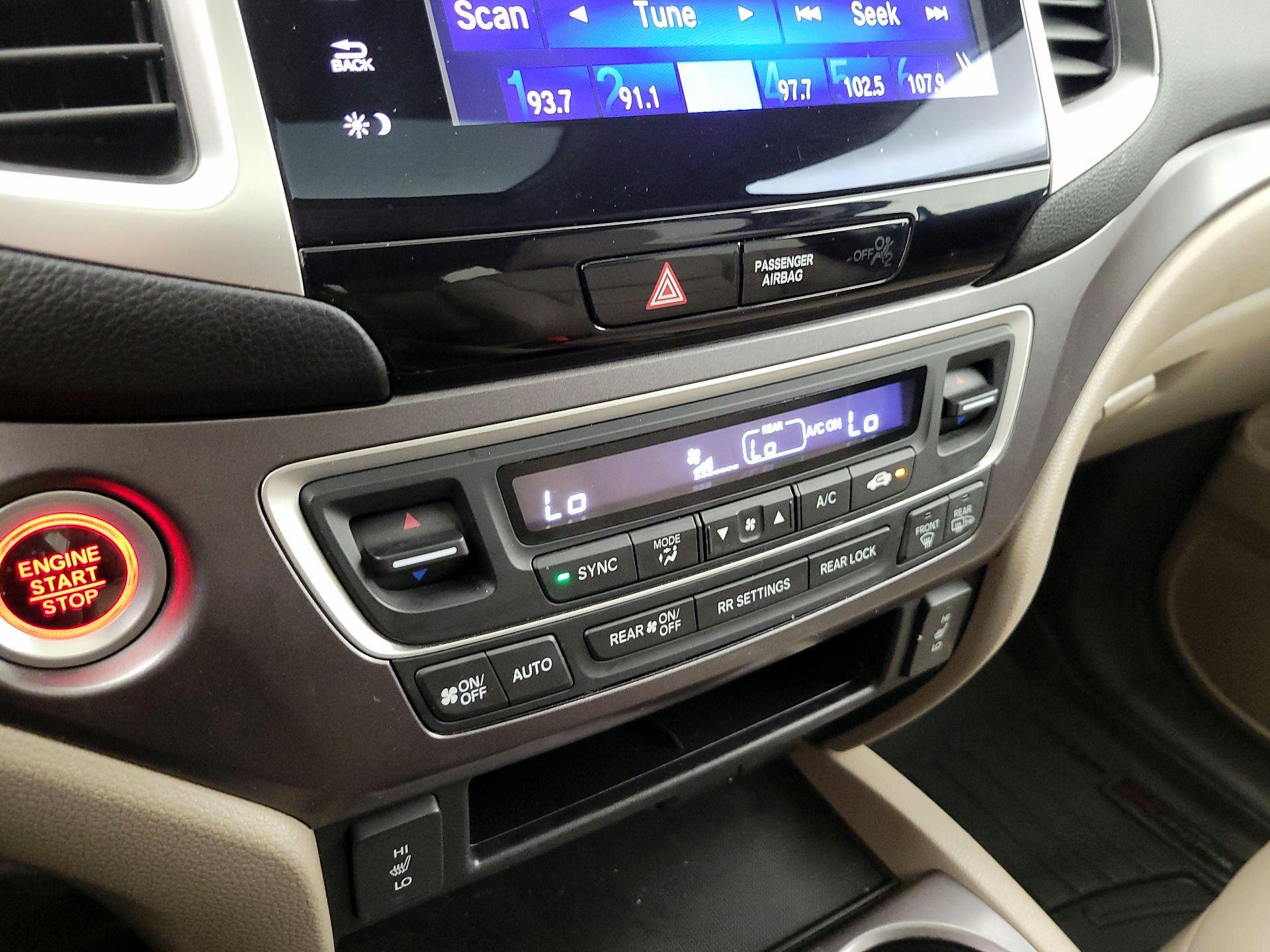 Thumbnail: 2016 Honda Pilot - 16