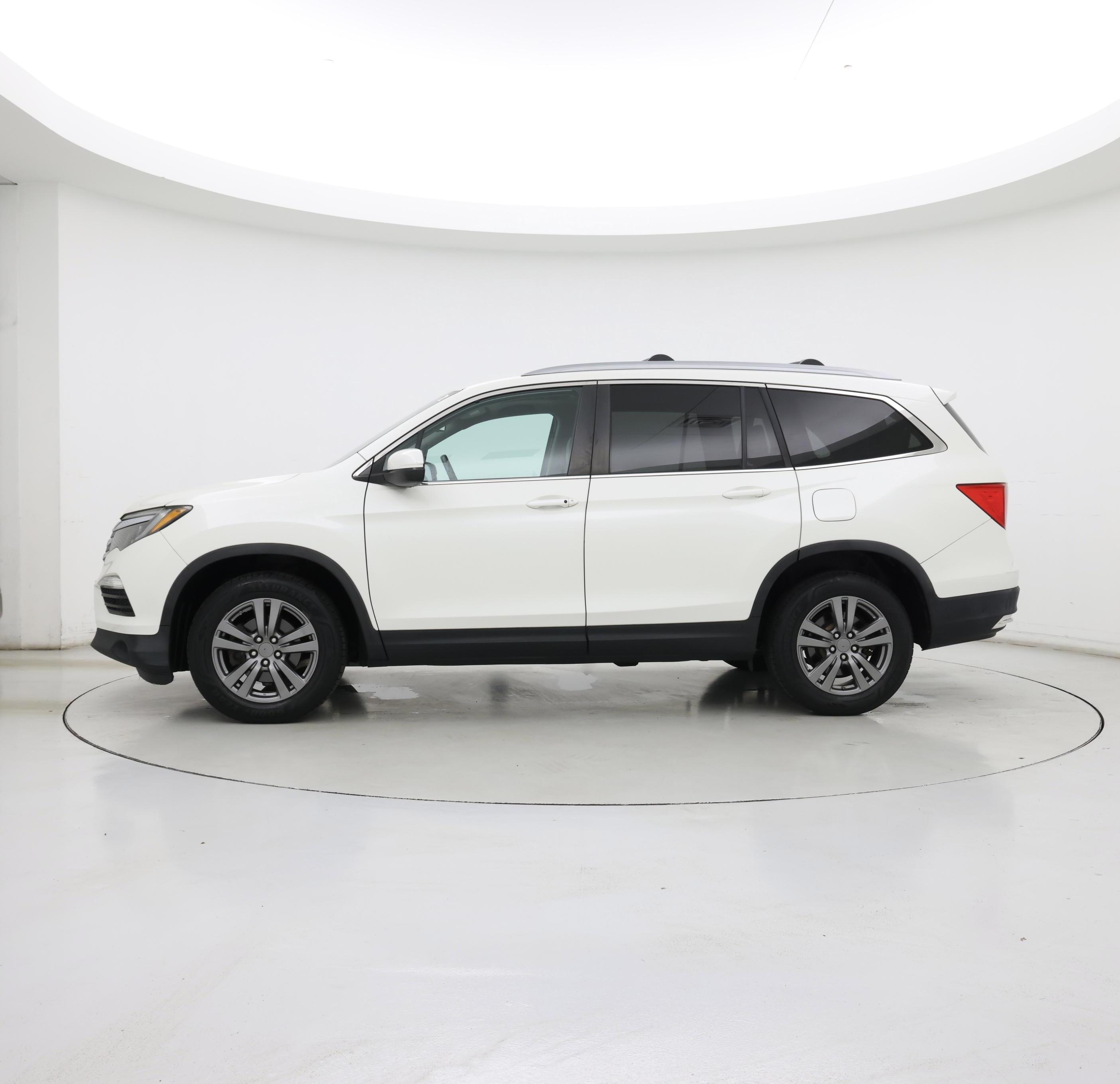 Thumbnail: 2016 Honda Pilot - 3