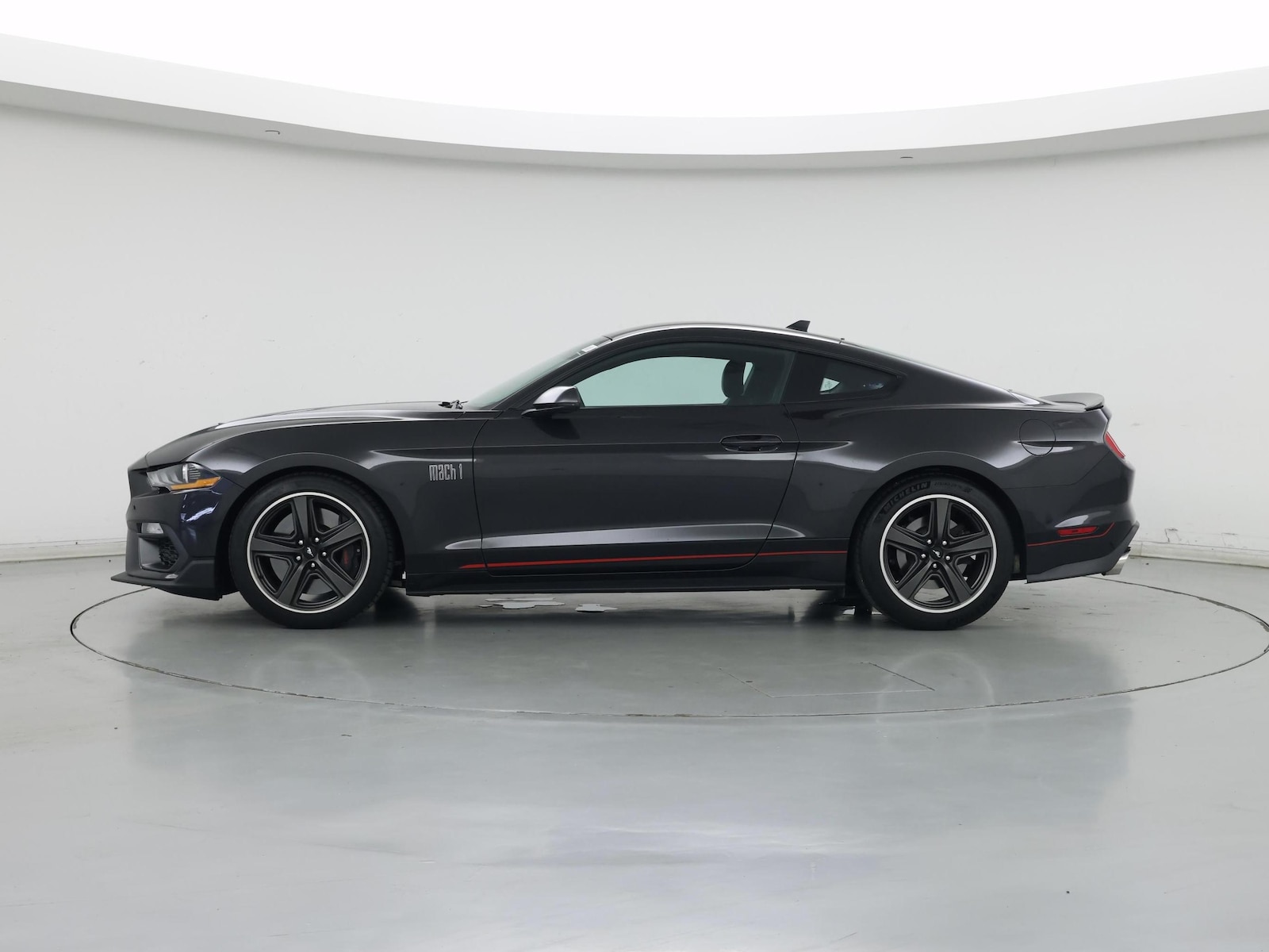 2022 Ford Mustang Mach 1 - Photo 4