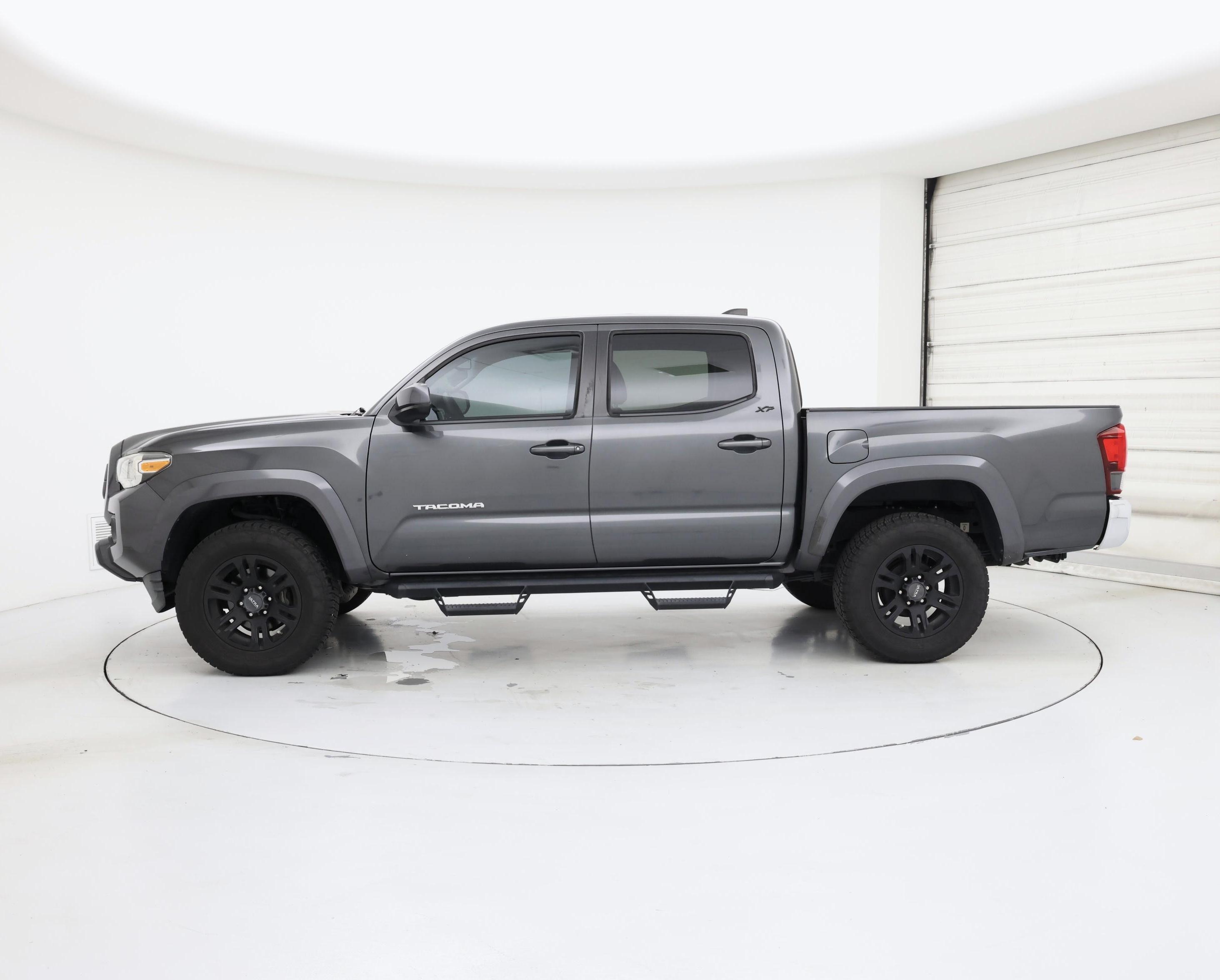 Thumbnail: 2020 Toyota Tacoma - 3
