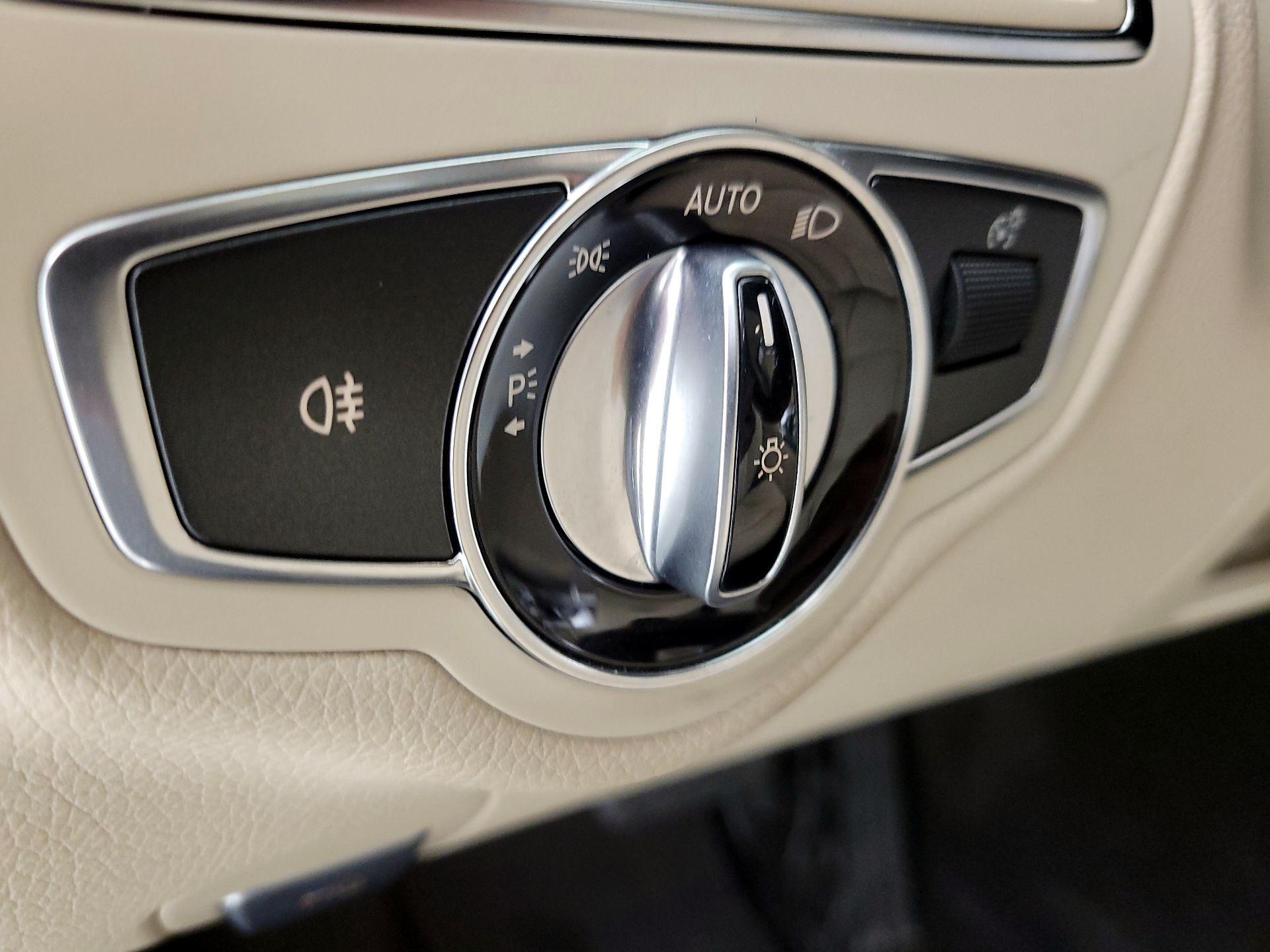Thumbnail: 2015 Mercedes-Benz C-Class - 13