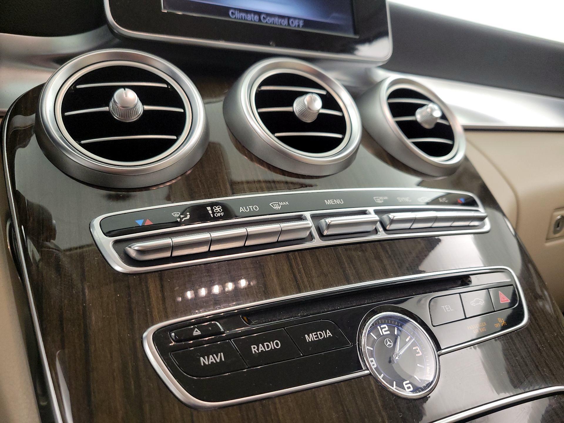 Thumbnail: 2015 Mercedes-Benz C-Class - 17