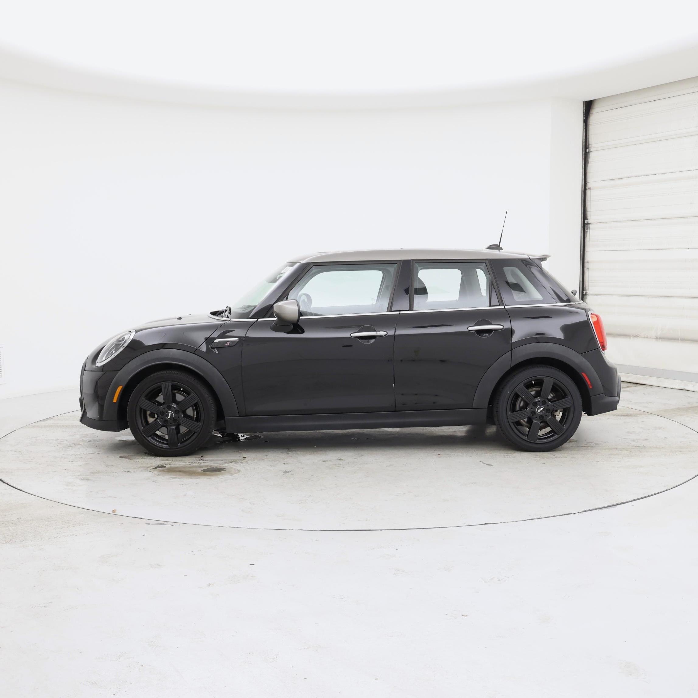 Thumbnail: 2022 MINI Cooper Hardtop - 3