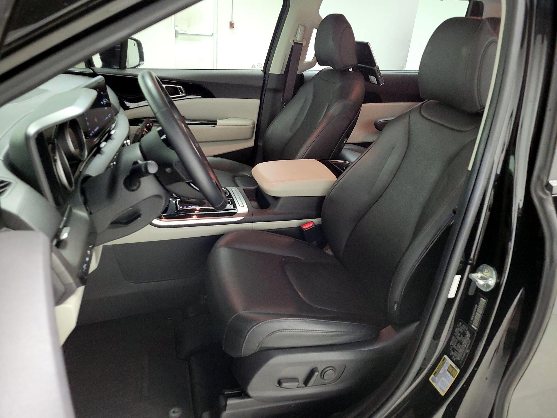 Thumbnail: 2022 Kia Carnival - 11
