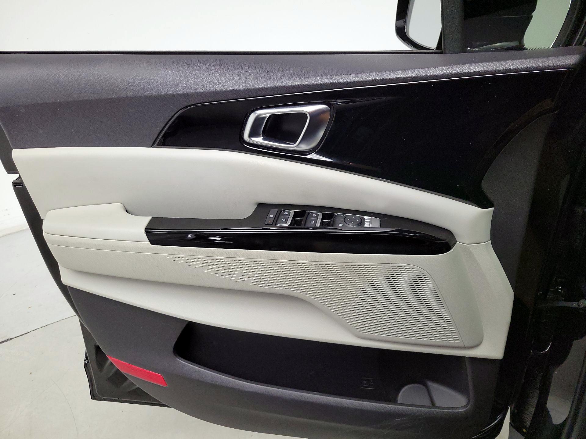 Thumbnail: 2022 Kia Carnival - 12