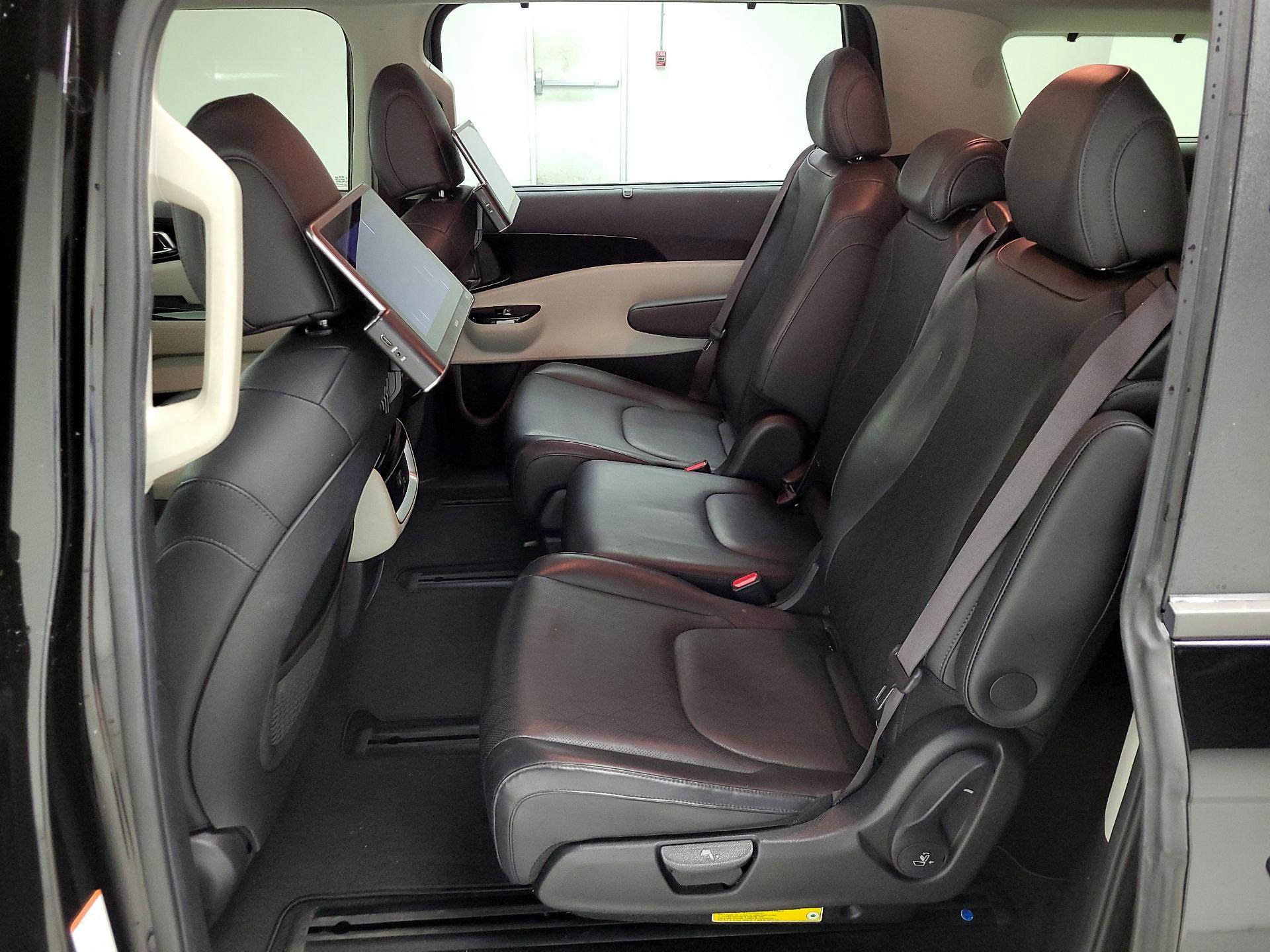 Thumbnail: 2022 Kia Carnival - 20