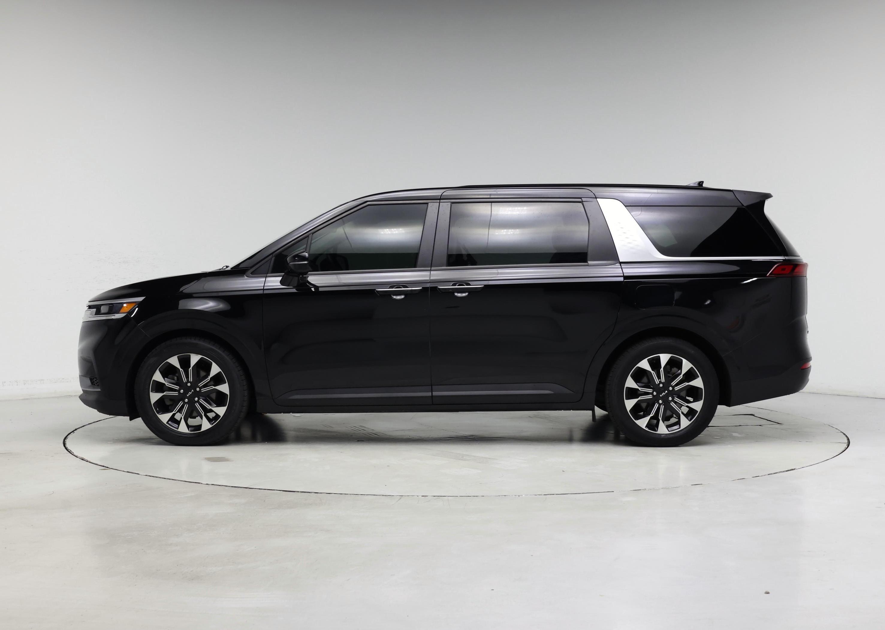 Thumbnail: 2022 Kia Carnival - 3