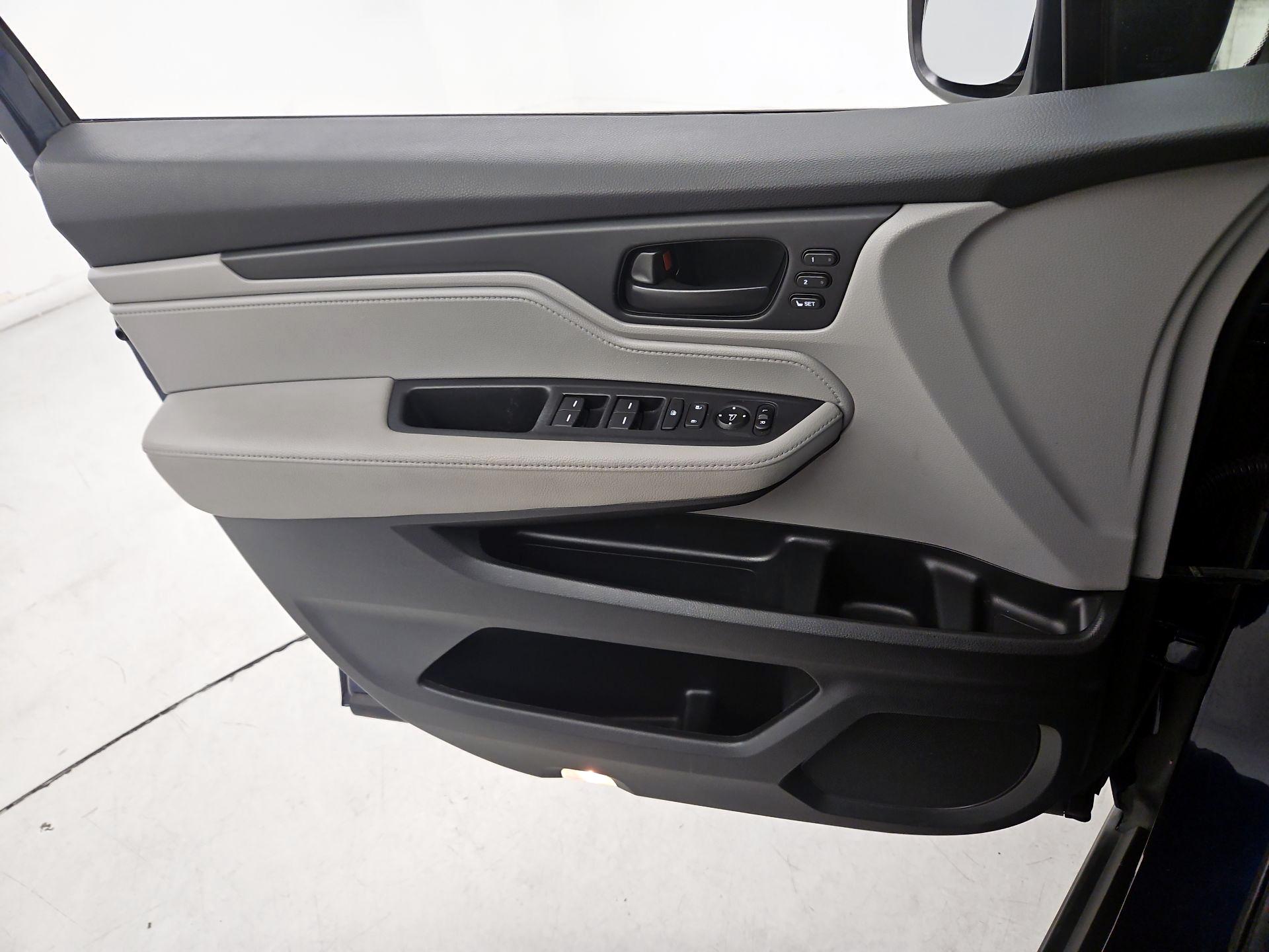 Thumbnail: 2019 Honda Odyssey - 12