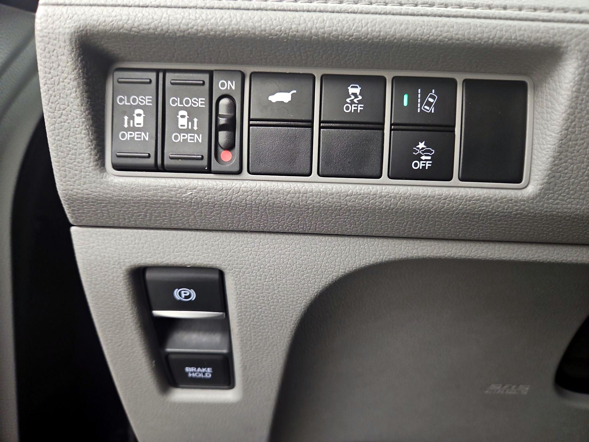 Thumbnail: 2019 Honda Odyssey - 13