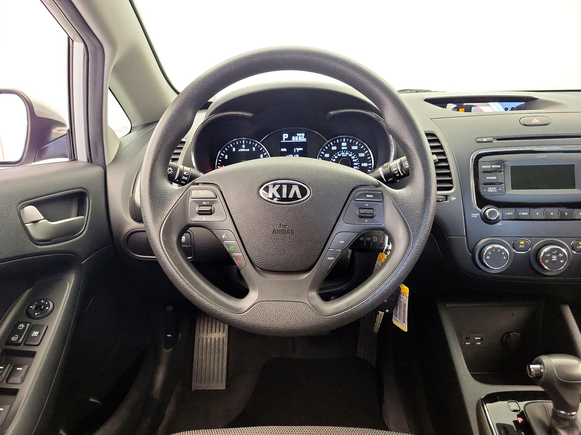 Thumbnail: 2017 Kia Forte - 10