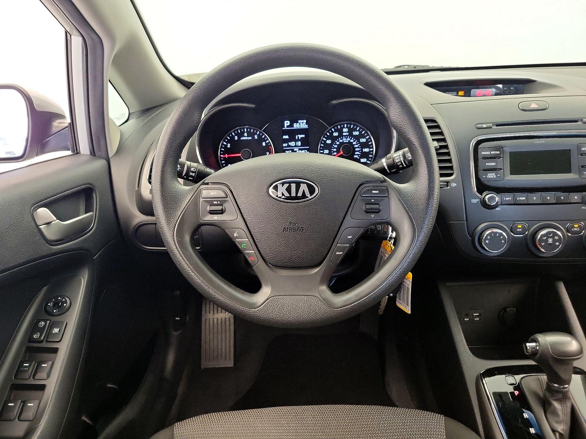 Thumbnail: 2017 Kia Forte - 12