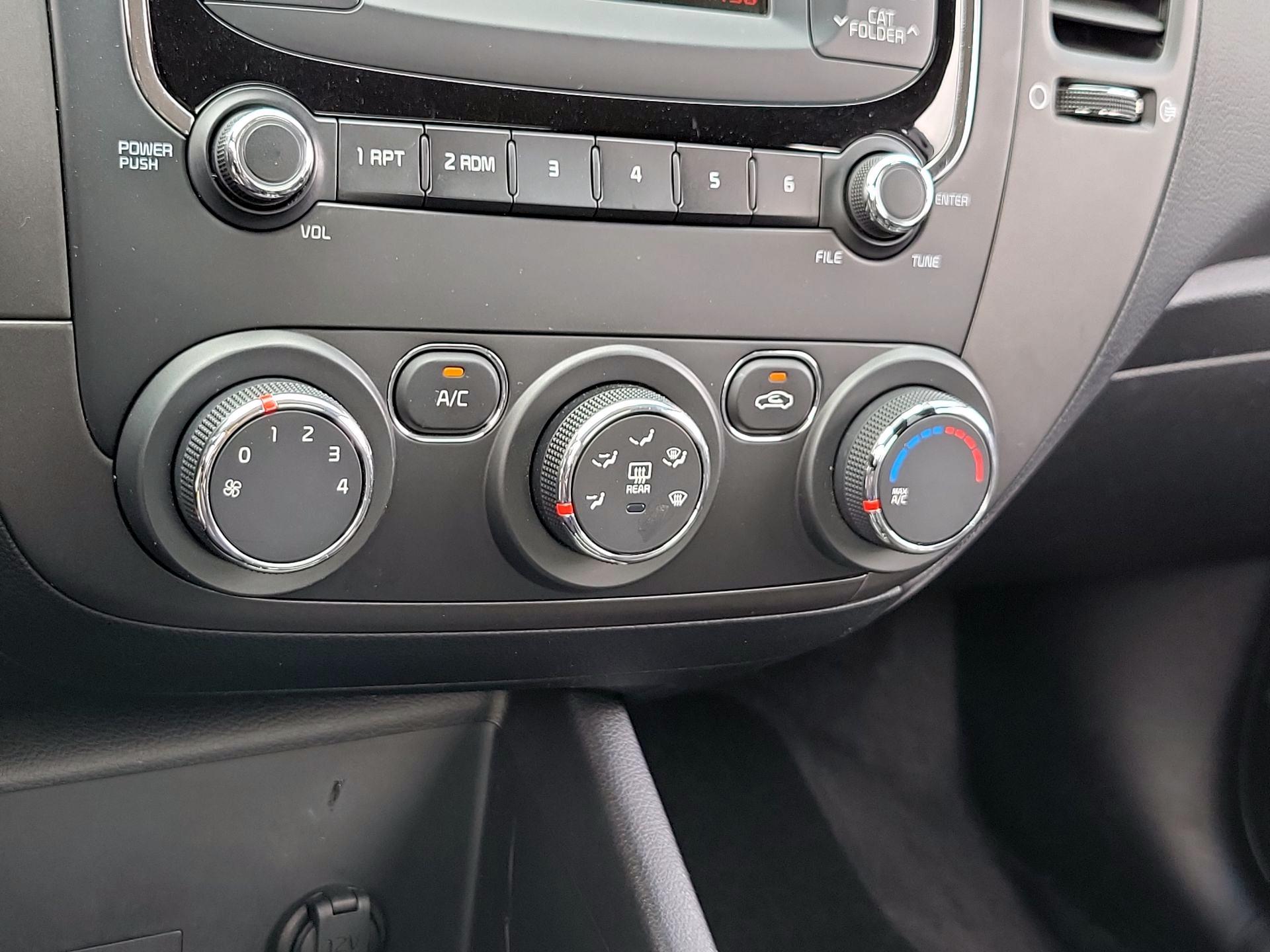 Thumbnail: 2017 Kia Forte - 15