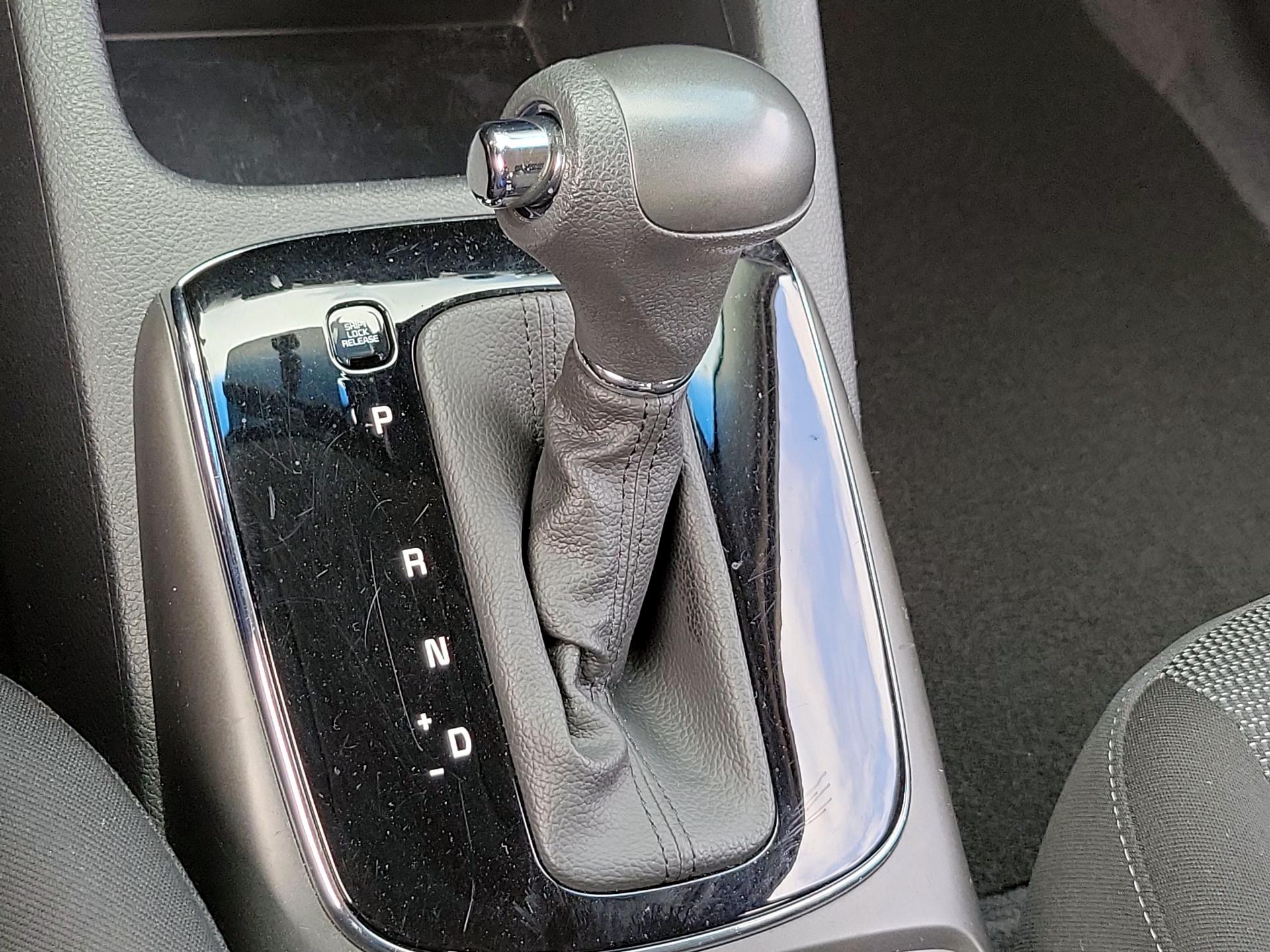 Thumbnail: 2017 Kia Forte - 16