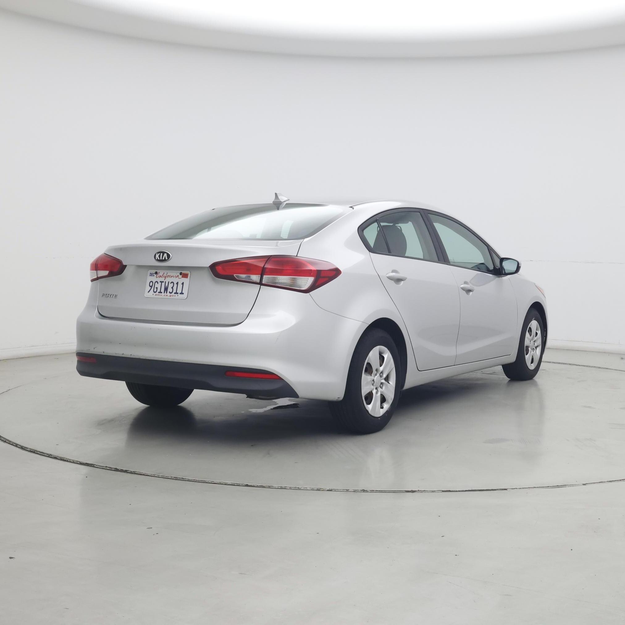 Thumbnail: 2017 Kia Forte - 8