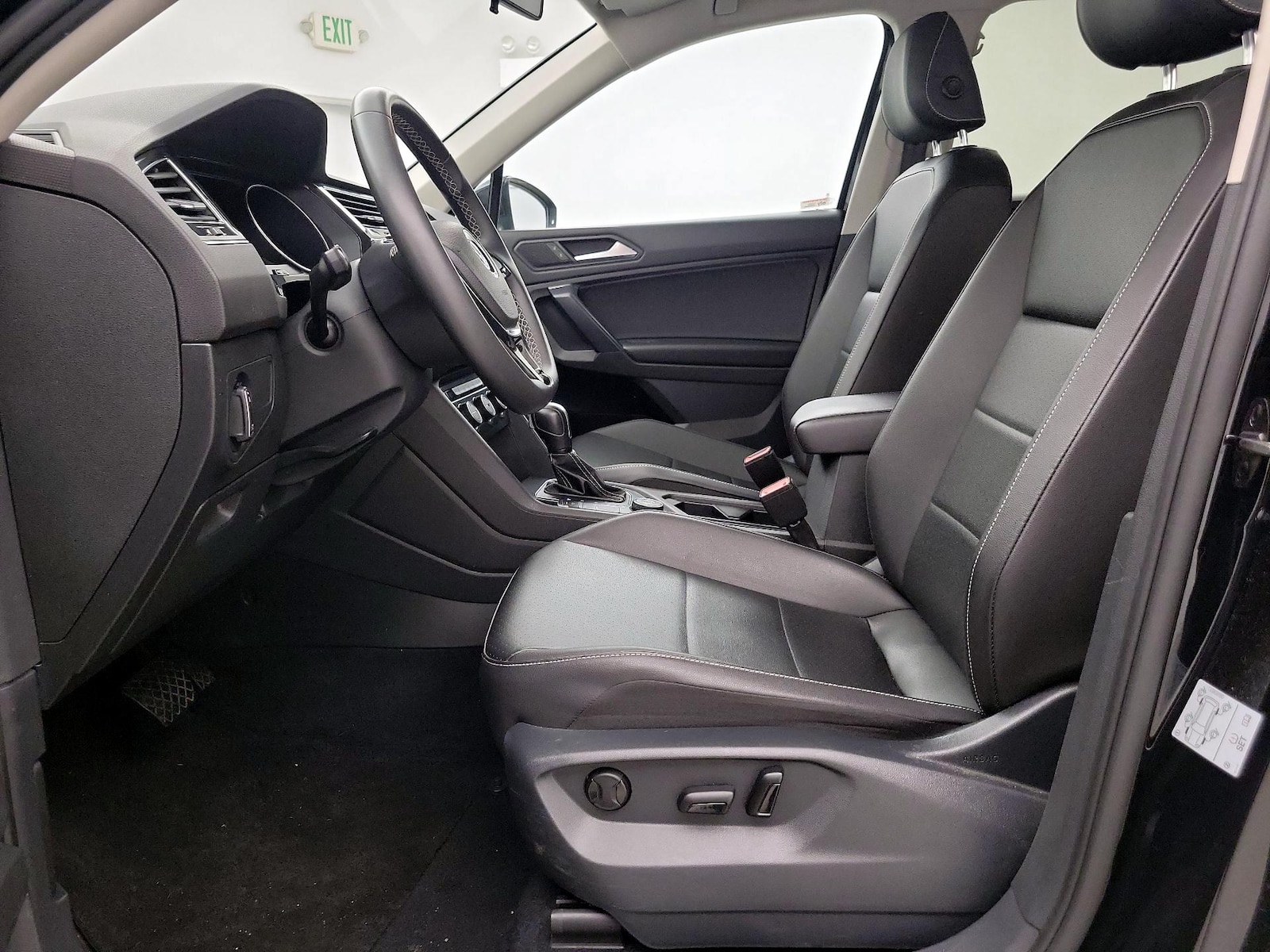 2021 Volkswagen Tiguan SE - Photo 12