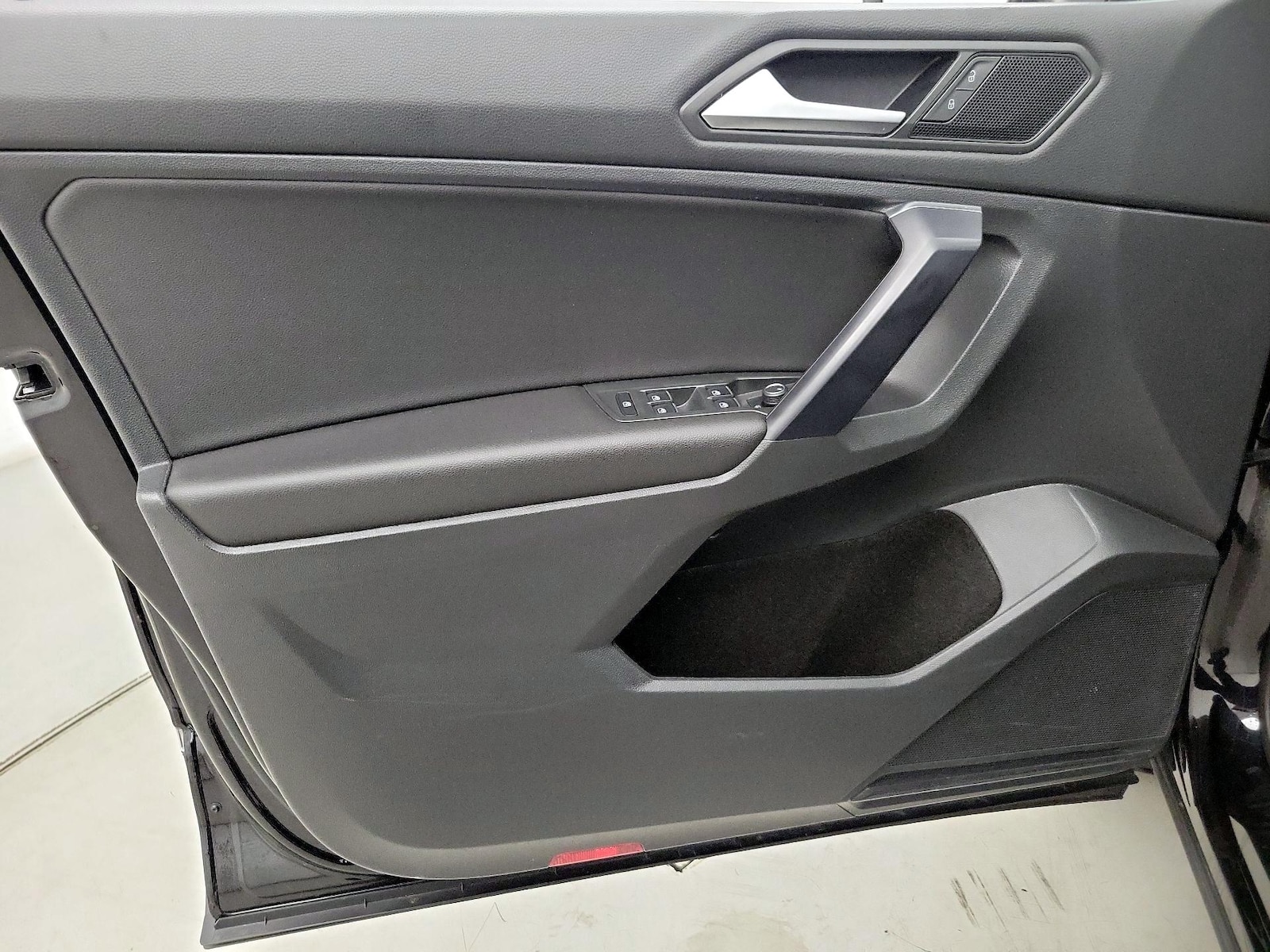 2021 Volkswagen Tiguan SE - Photo 13