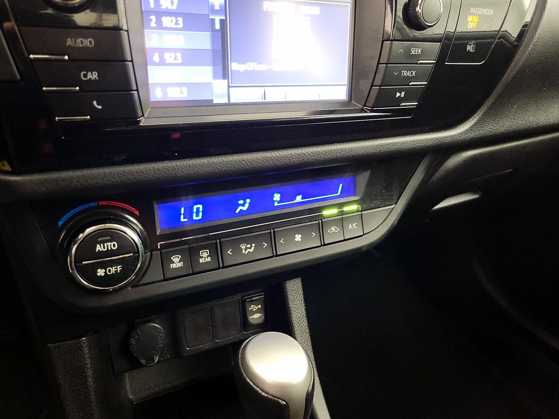 Thumbnail: 2014 Toyota Corolla - 16