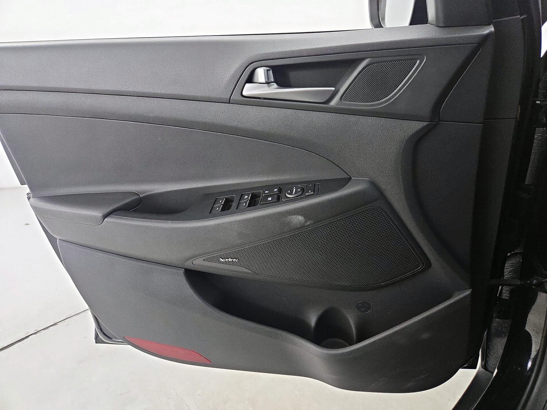 Thumbnail: 2017 Hyundai Tucson - 12
