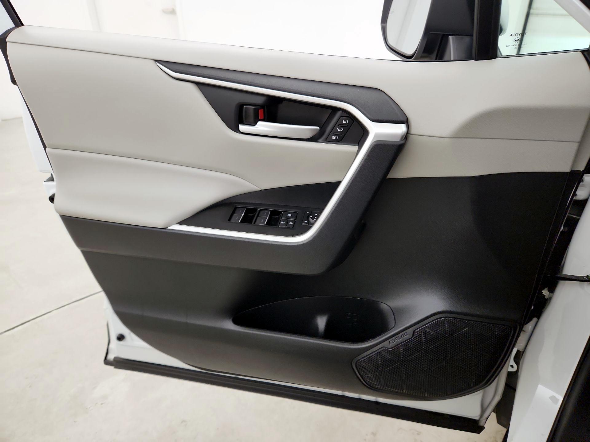 Thumbnail: 2025 Toyota RAV4 - 12