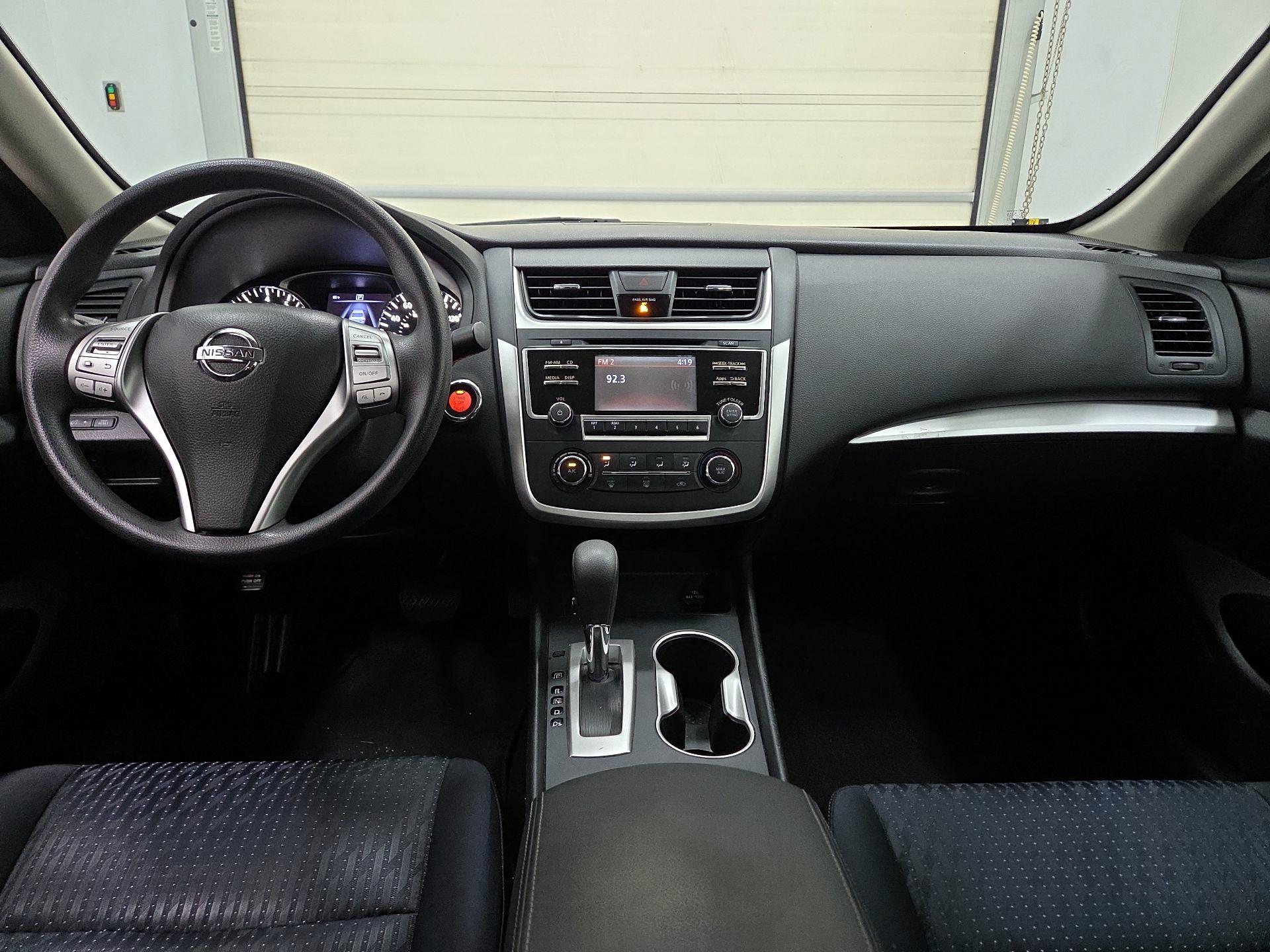 Thumbnail: 2016 Nissan Altima - 9