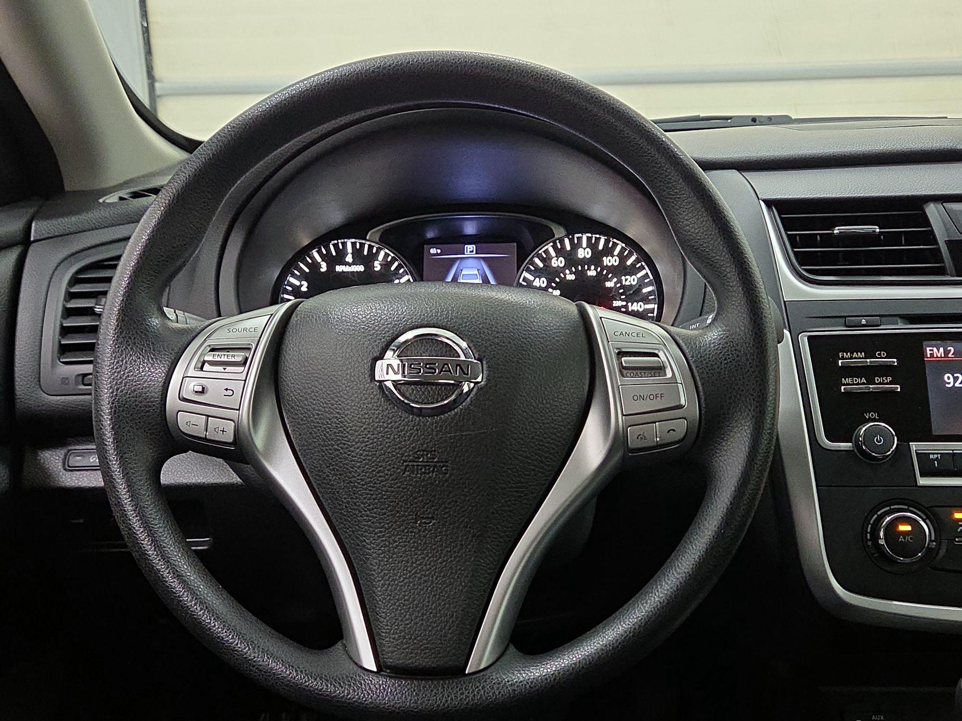 Thumbnail: 2016 Nissan Altima - 10