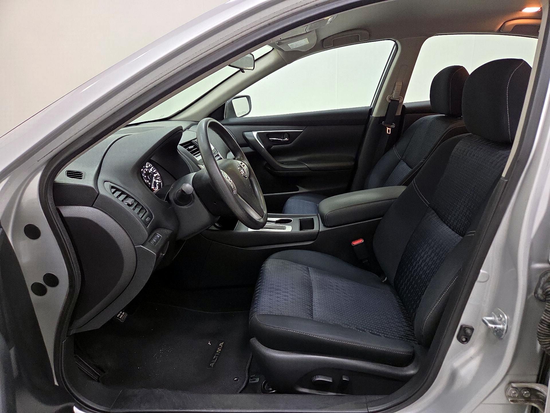 Thumbnail: 2016 Nissan Altima - 11