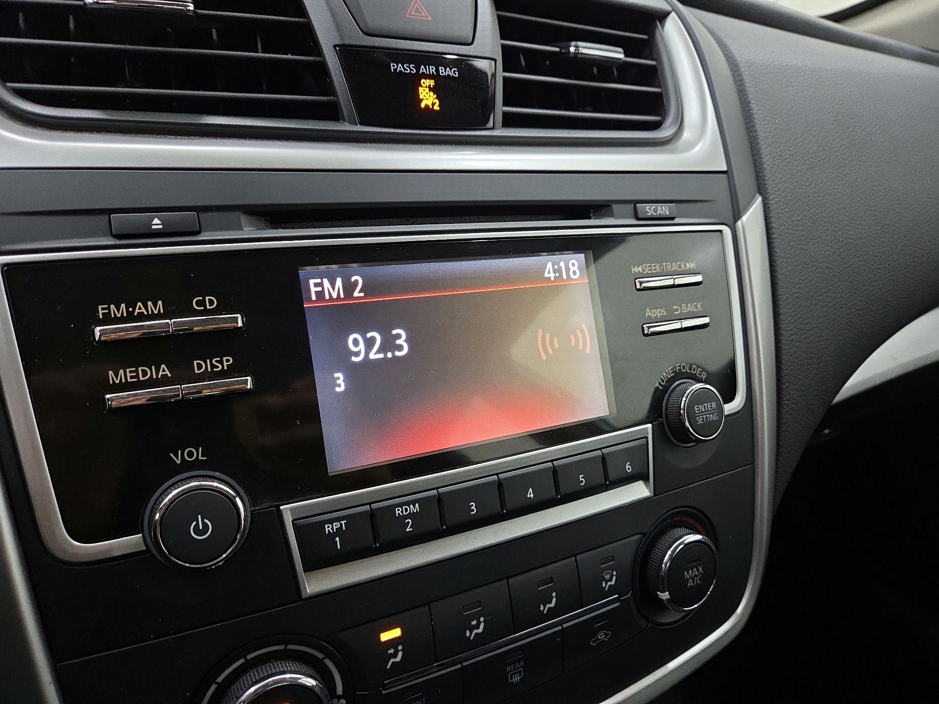 Thumbnail: 2016 Nissan Altima - 15