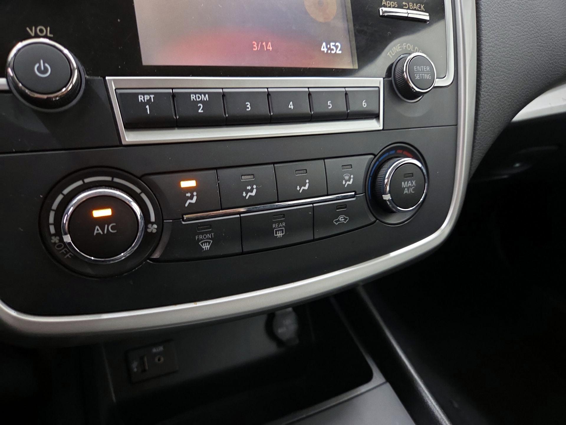 Thumbnail: 2016 Nissan Altima - 16