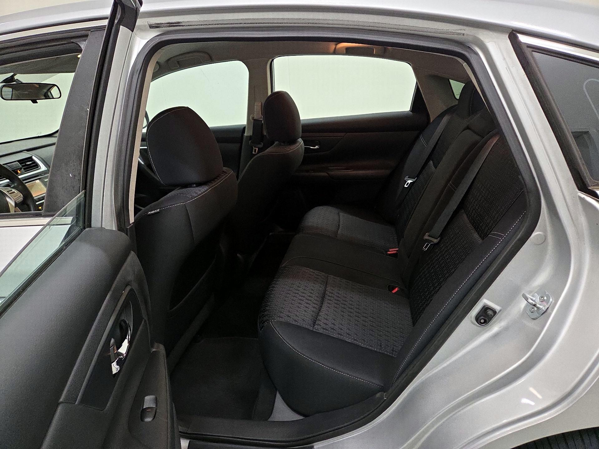 Thumbnail: 2016 Nissan Altima - 19