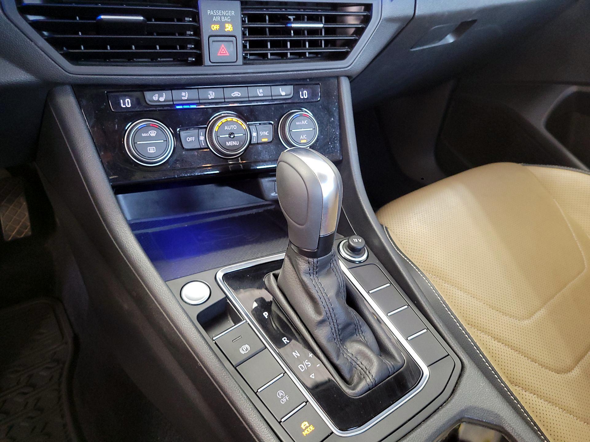 Thumbnail: 2021 Volkswagen Jetta - 17