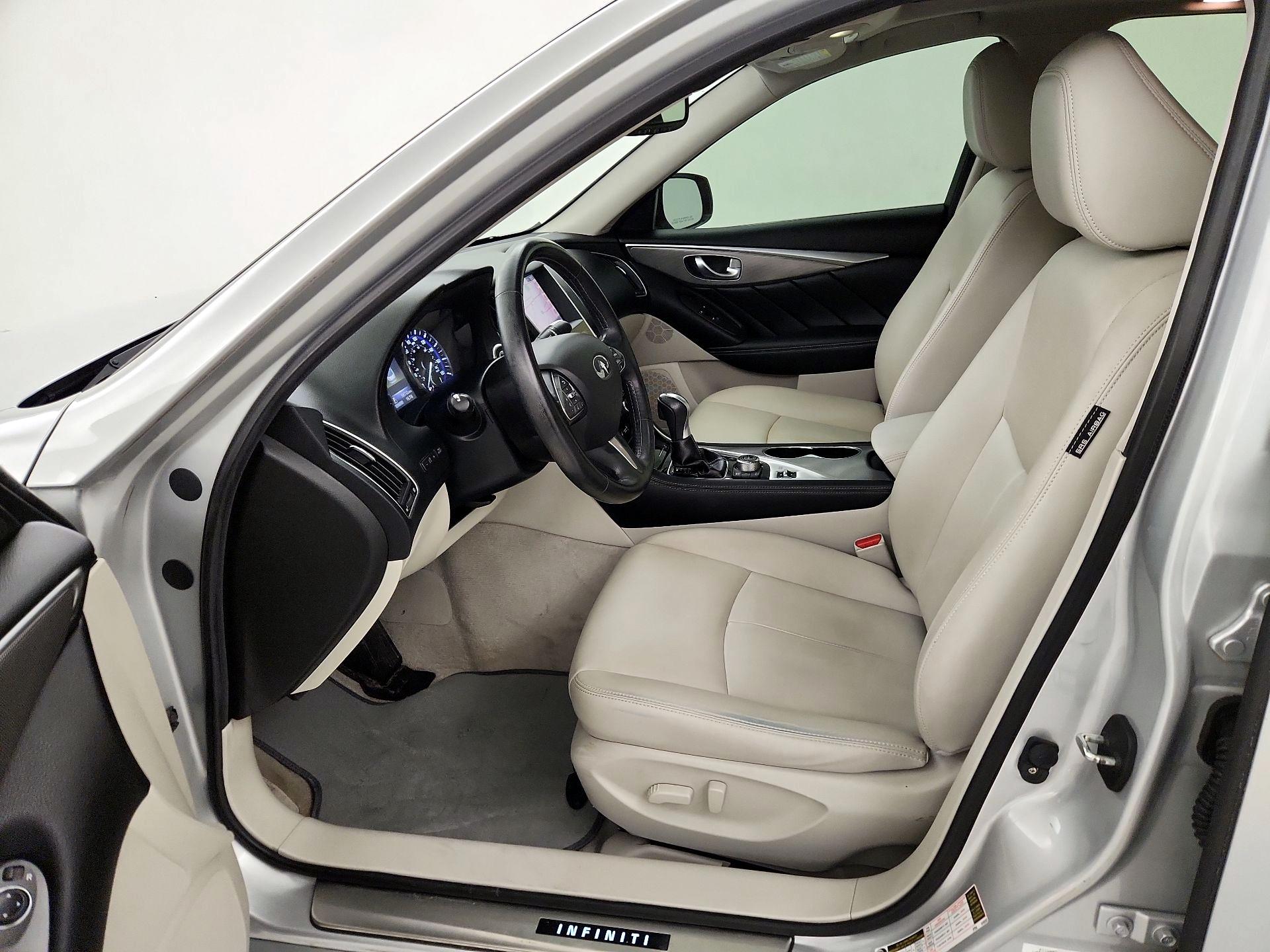 Thumbnail: 2015 INFINITI Q50 - 11