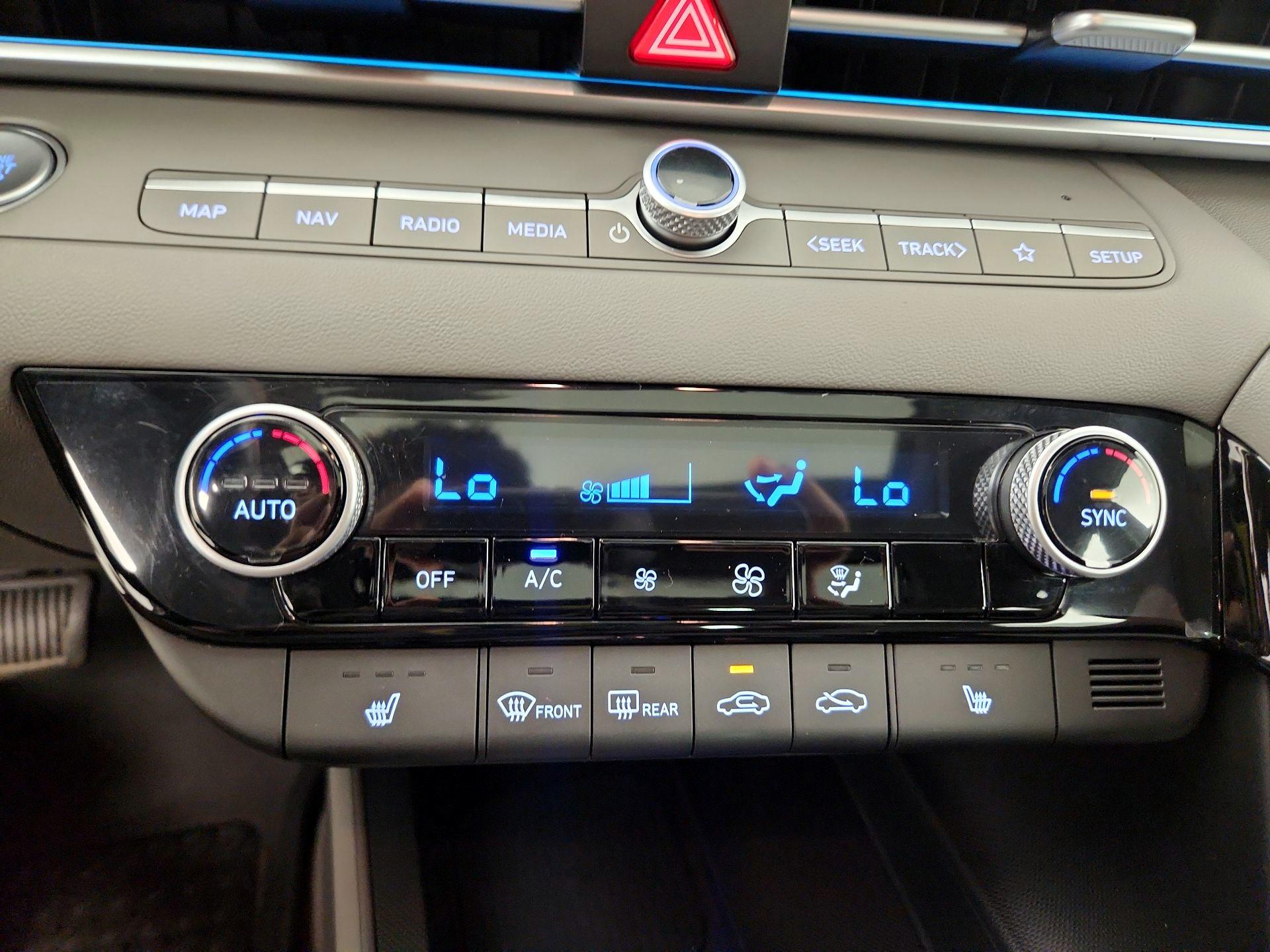 Thumbnail: 2024 Hyundai Elantra - 17