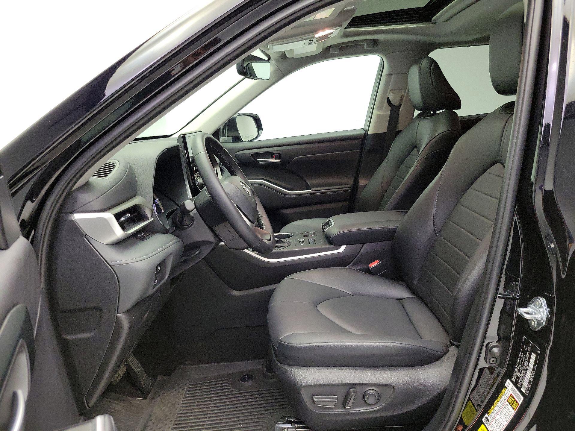 Thumbnail: 2025 Toyota Highlander - 11