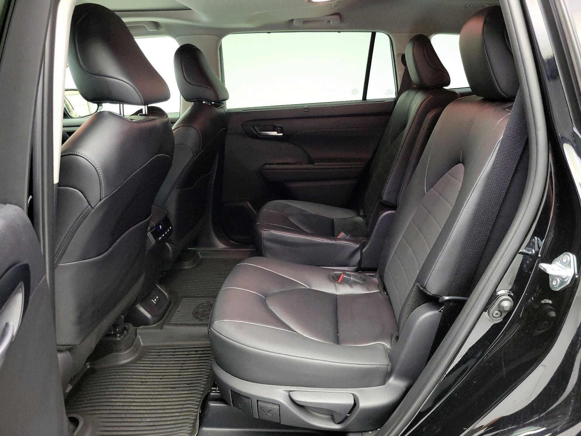 Thumbnail: 2025 Toyota Highlander - 20