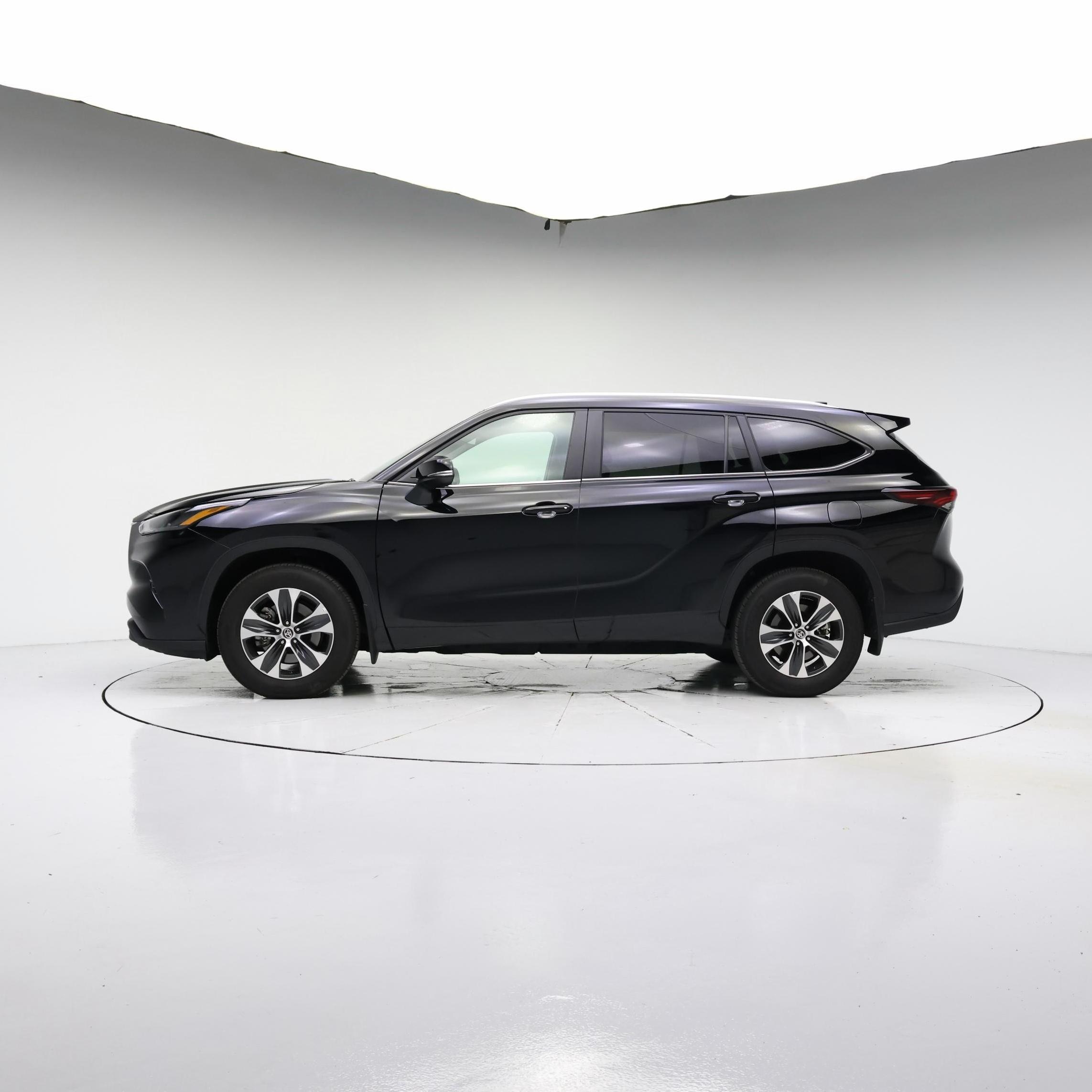 Thumbnail: 2025 Toyota Highlander - 3