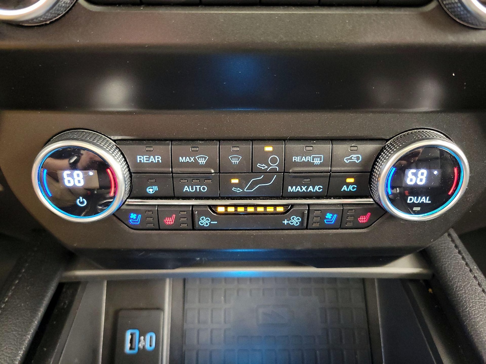 2020 Ford Expedition XLT - Photo 18