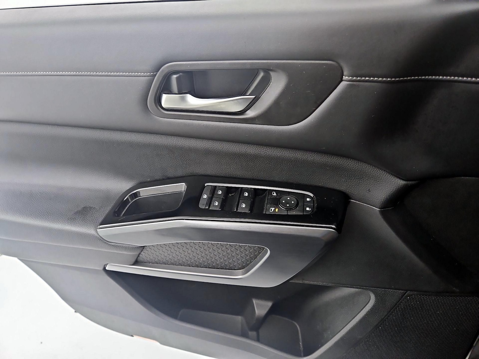 2022 Nissan Pathfinder SL - Photo 13