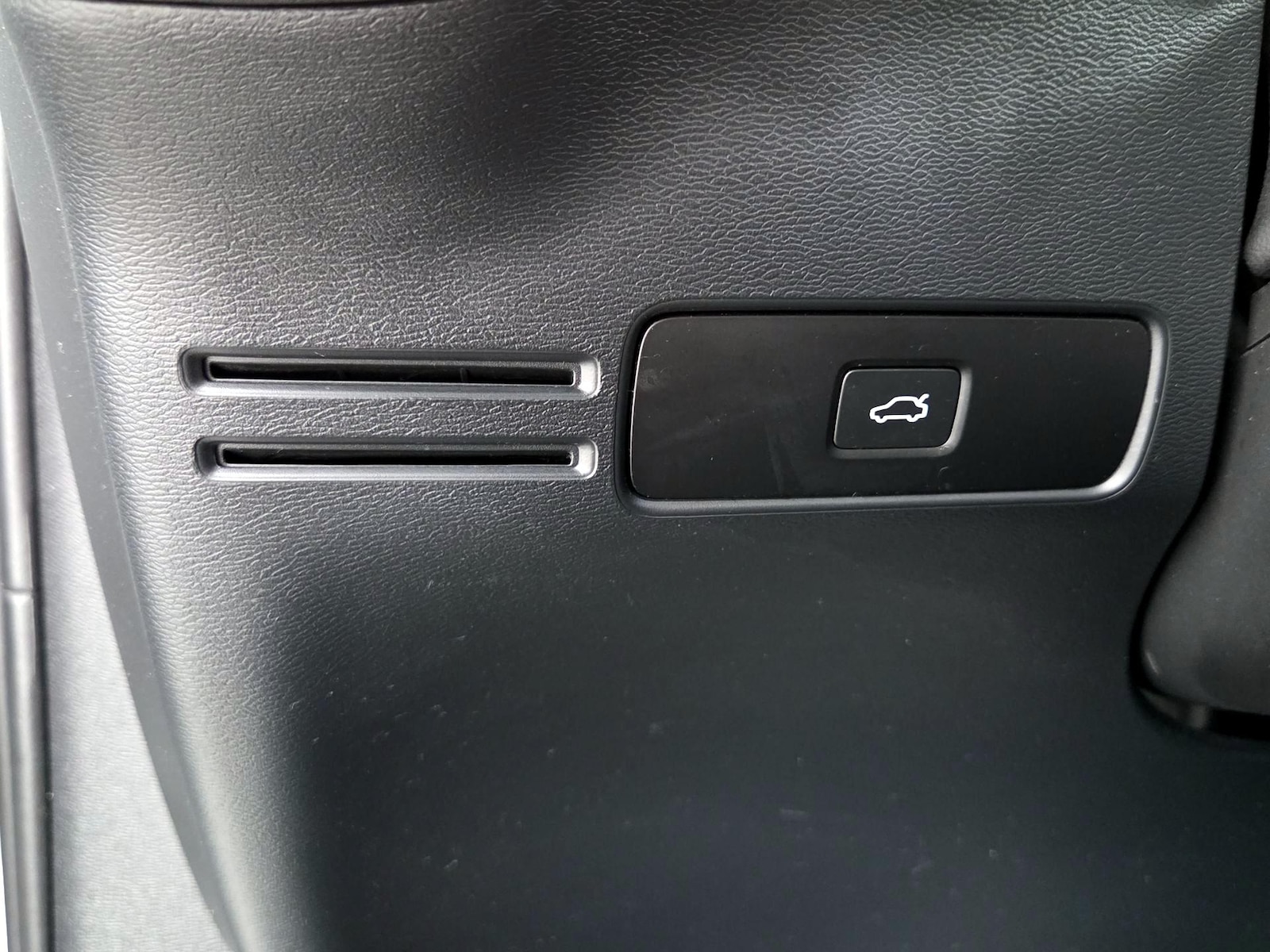 2024 Volvo XC40 Ultimate - Photo 14