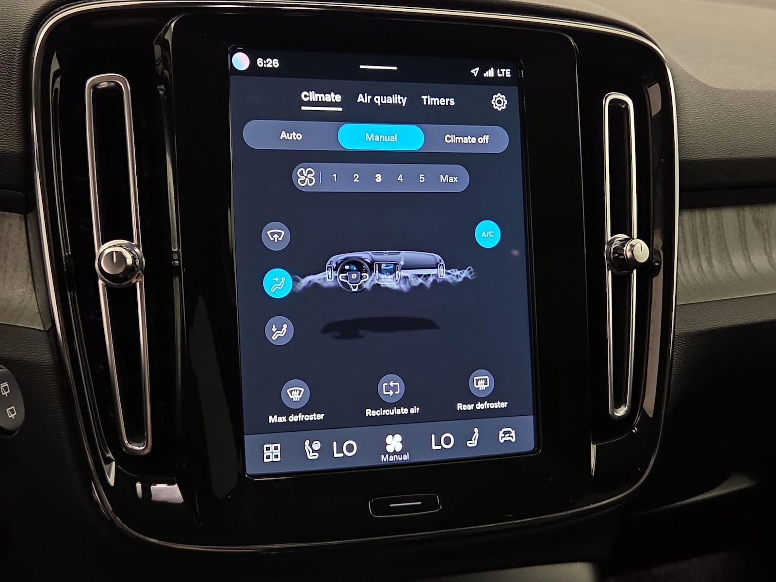 2024 Volvo XC40 Ultimate - Photo 17