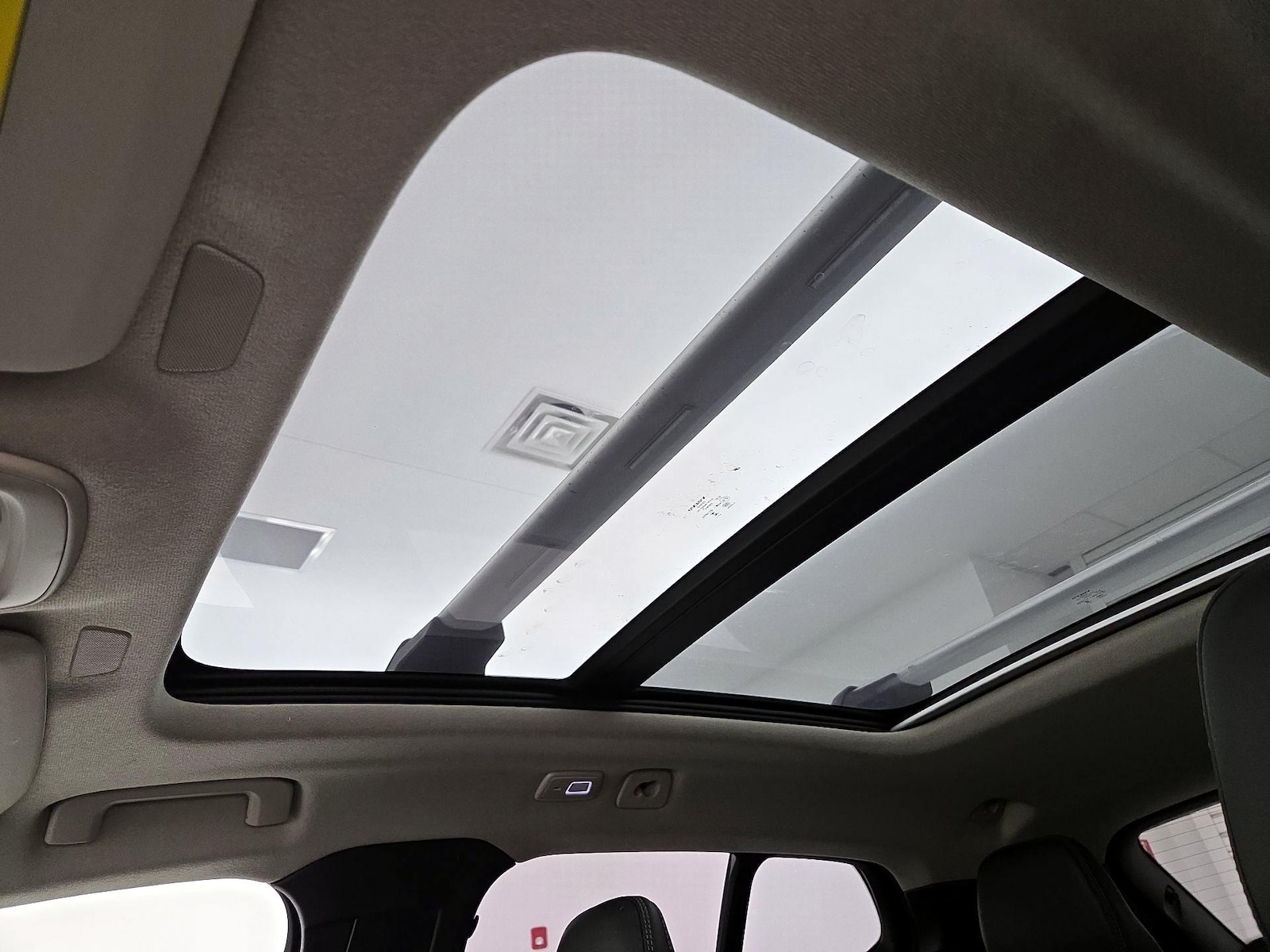 2024 Volvo XC40 Ultimate - Photo 20