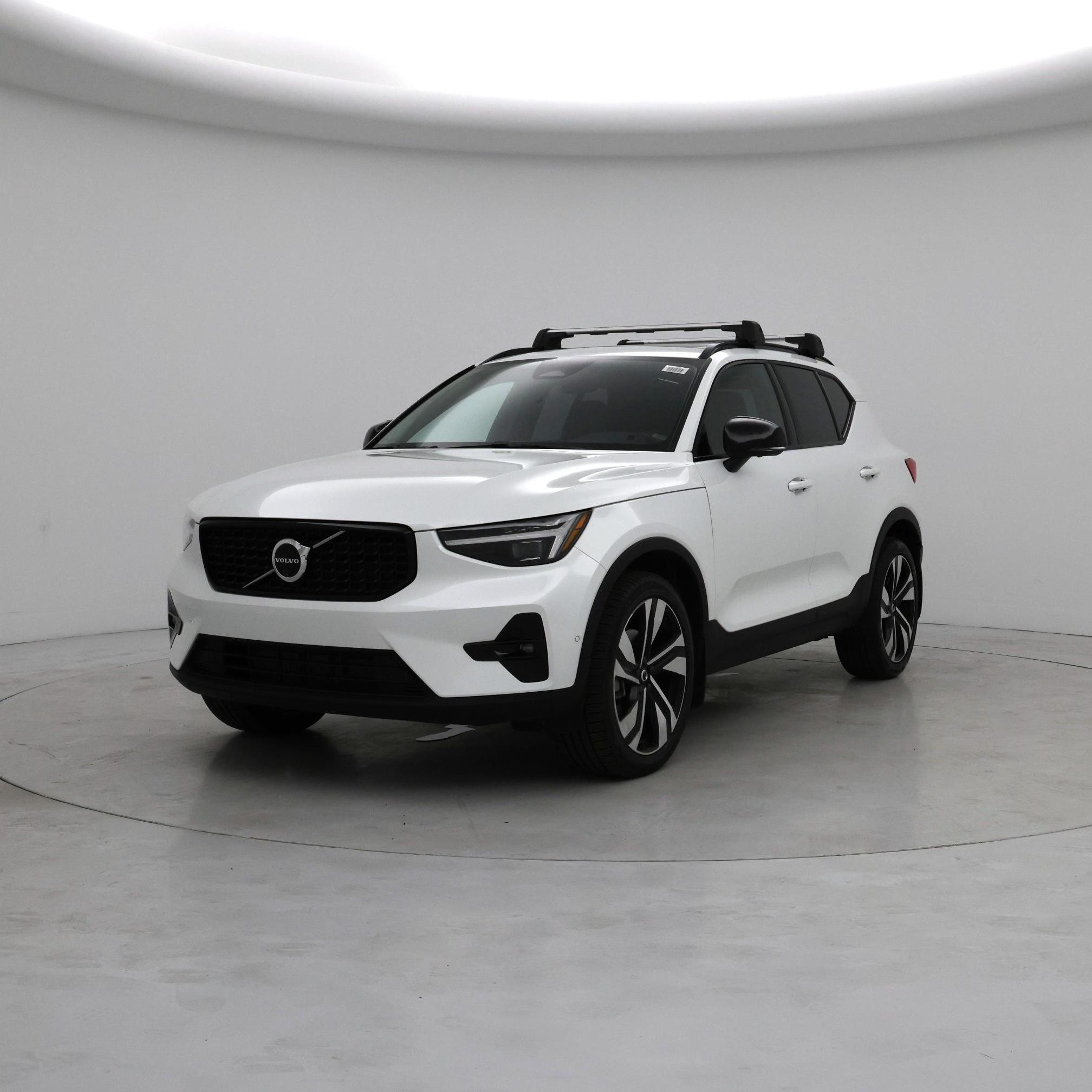 Thumbnail: 2024 Volvo XC40 - 4