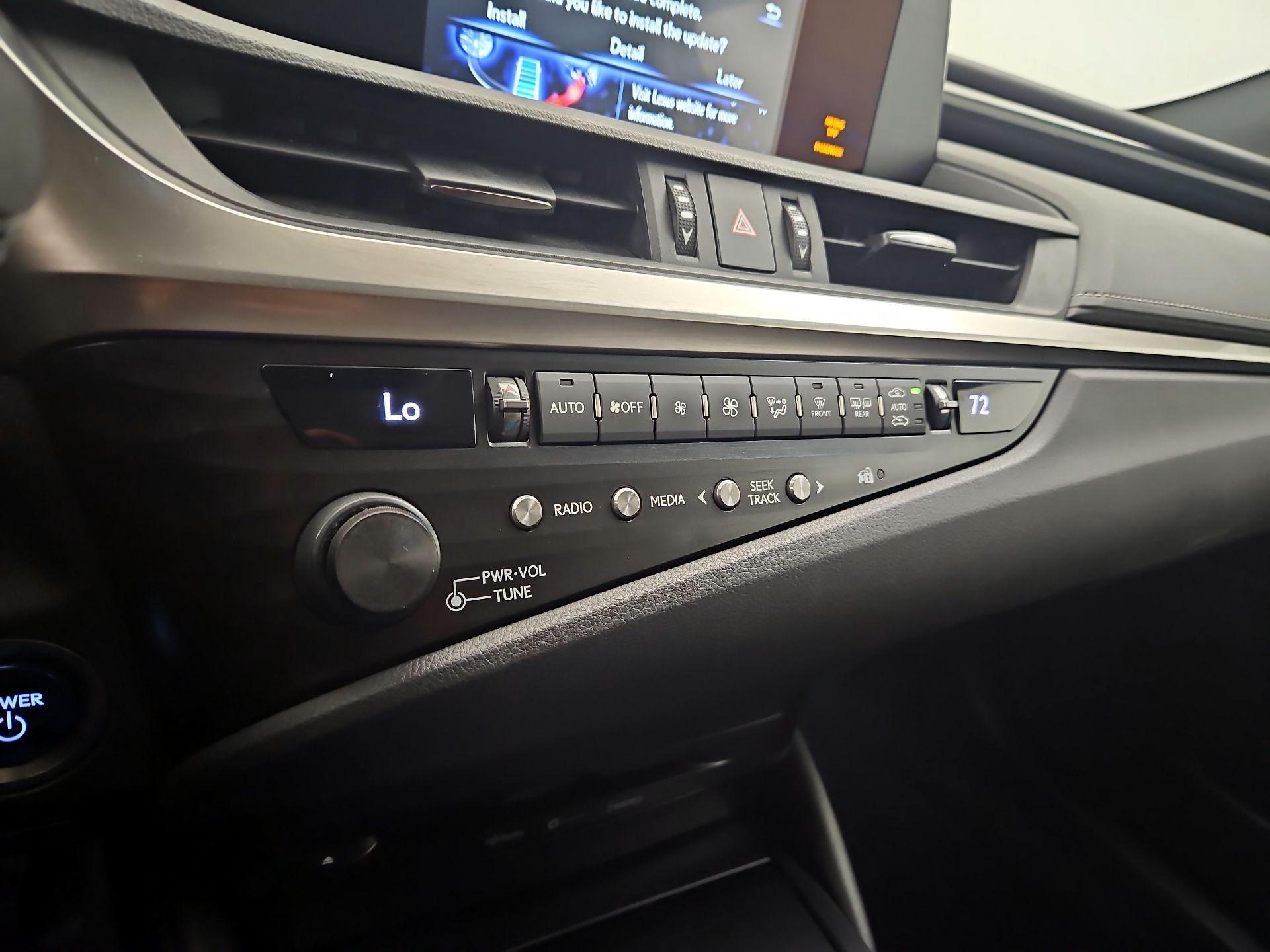 Thumbnail: 2019 Lexus ES - 16